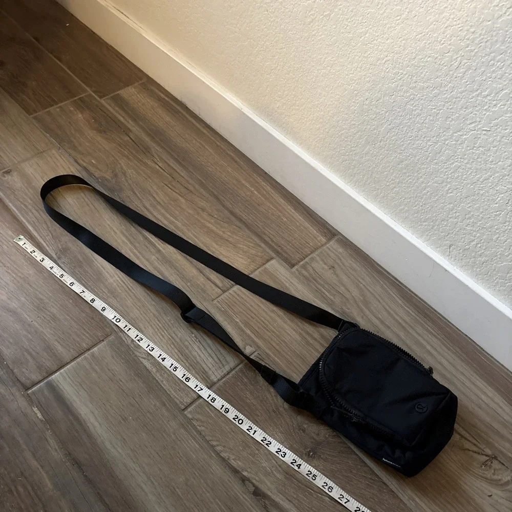 Lululemon Water Bottle Crossbody Bag Black NWOT